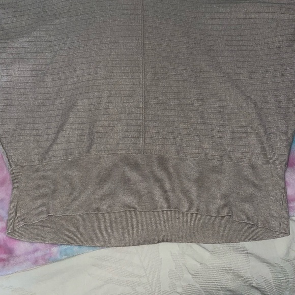 V neck short sleeve sweater - Picture 2 of 3